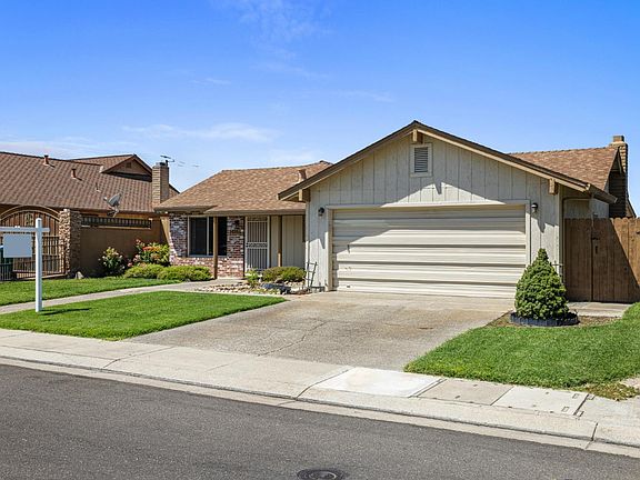 3rd image of 14901 Pueblo Dr
