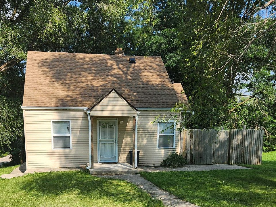 1st image of 402 Vista Ter