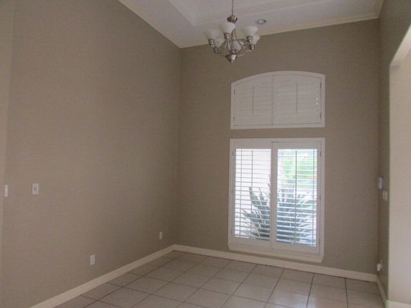 4th image of 2320 Arroyo Ave