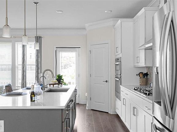 5th image of 2042 Violet Ln