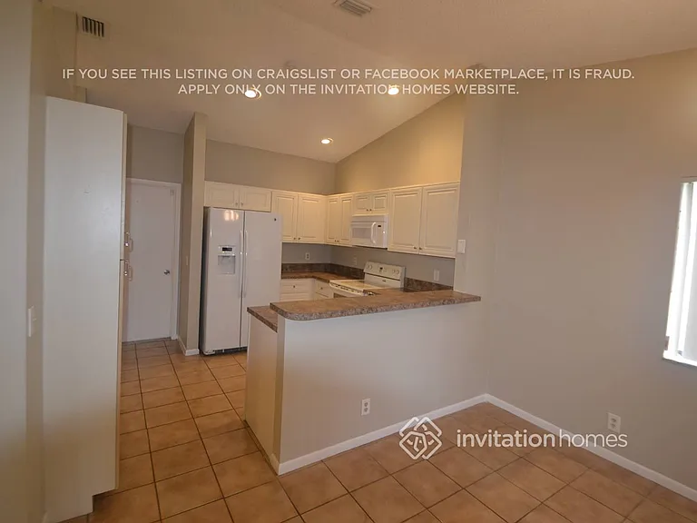 4933 NW 96th Ter — Photo 7