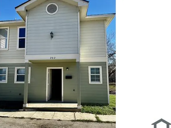 768 Avondale Ave APT 201, San Antonio, TX 78223