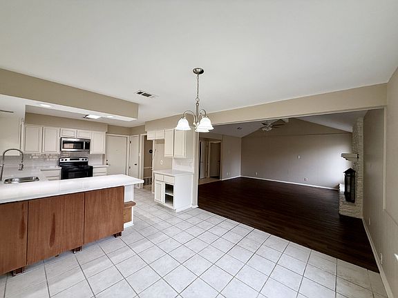 5th image of 9510 Newberry Dr