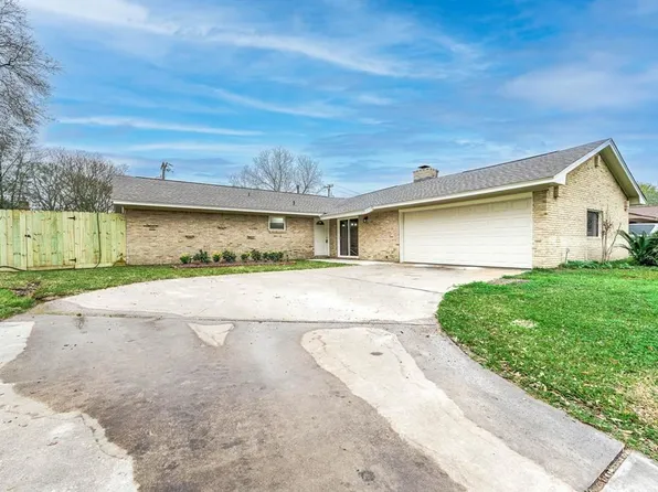 4903 Meadow Lark St, Dickinson, TX 77539