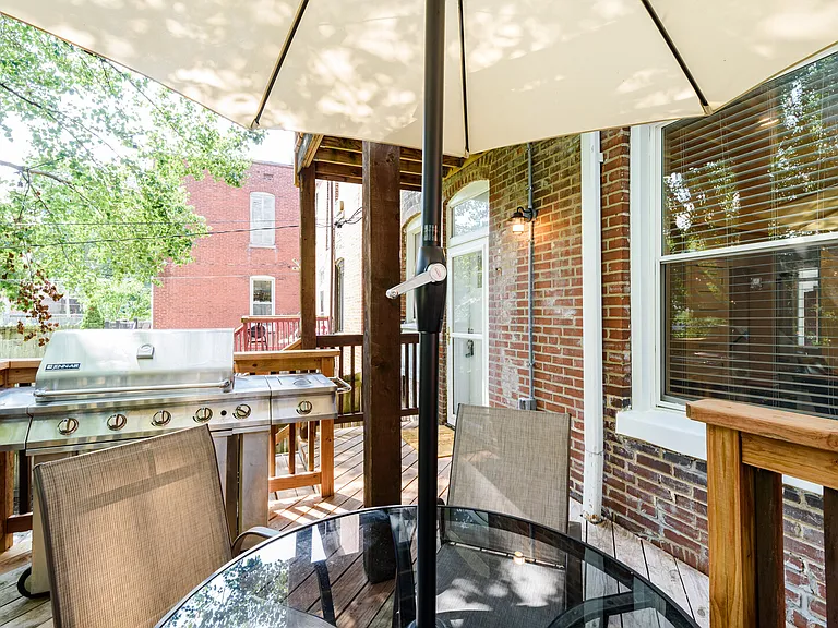 Hartford St — Photo 35