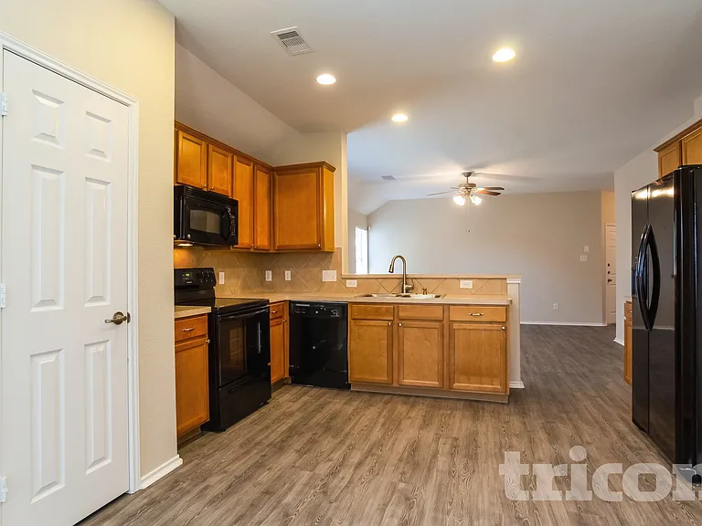 10338 Whisper Bluff Dr — Photo 5