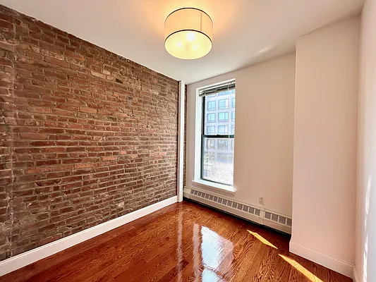 Rented by Mae Equities | media 17