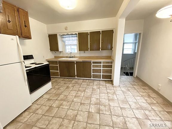 4th image of 454 W 18th St