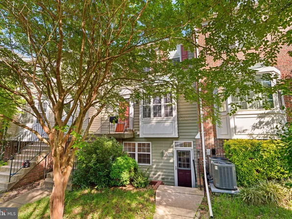 2463 Wentworth Dr, Crofton, MD 21114