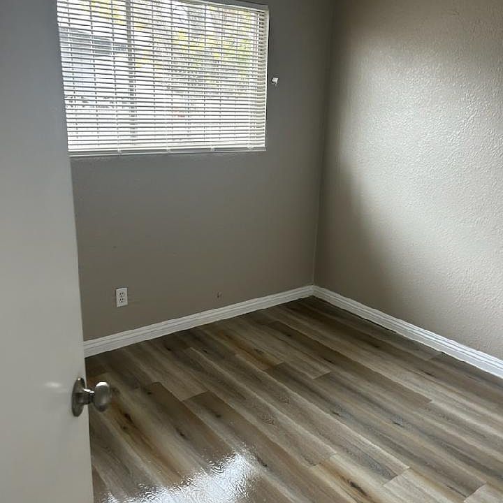 1st image of 604 W Washington Ave