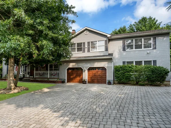 4 Crestview Court, Farmingdale, NJ 07727