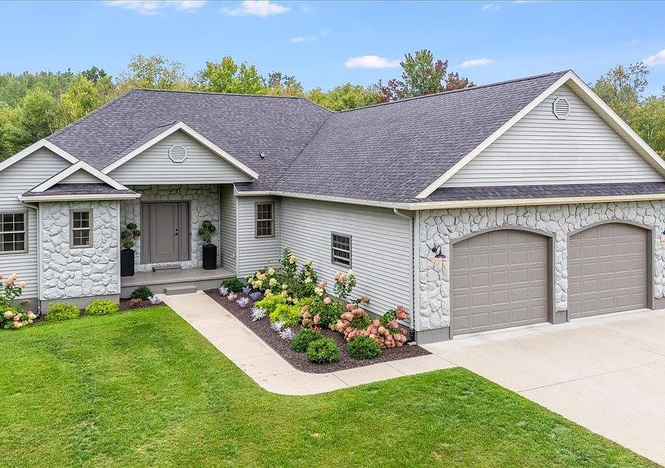 1st image of 6853 Maple Acres Dr
