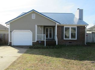 819 Windingwood Pl, Hope Mills, NC 28348