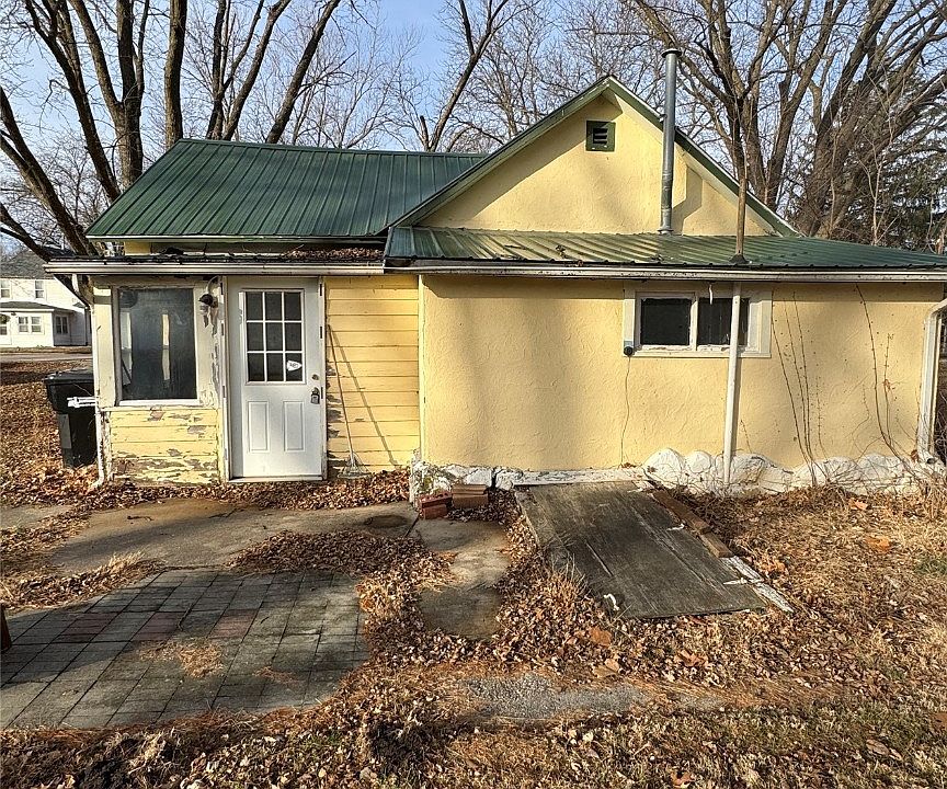 2nd image of 714 Clark St