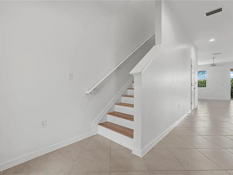 10818 Alvara Way — Photo 11