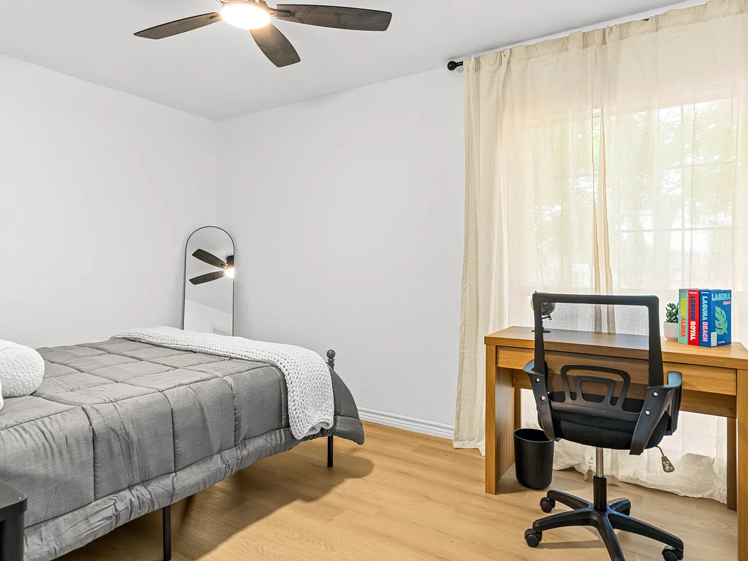 4 bed, 3.0 bath, 1900 sqft, $728 — Photo 2