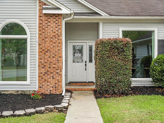 3rd image of 601 Salterton St