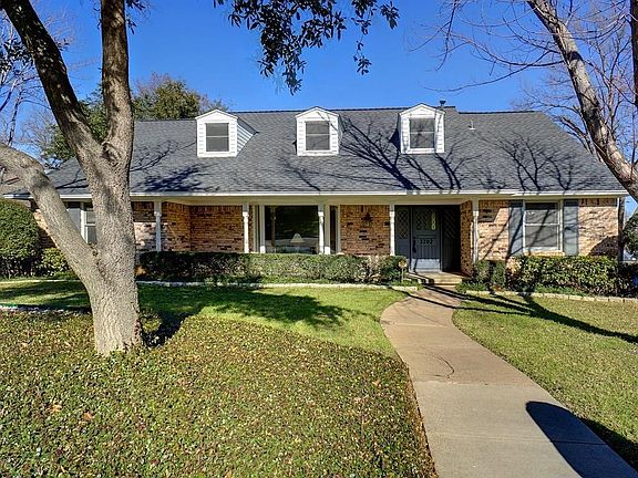 4th image of 3202 Cortez Ct W
