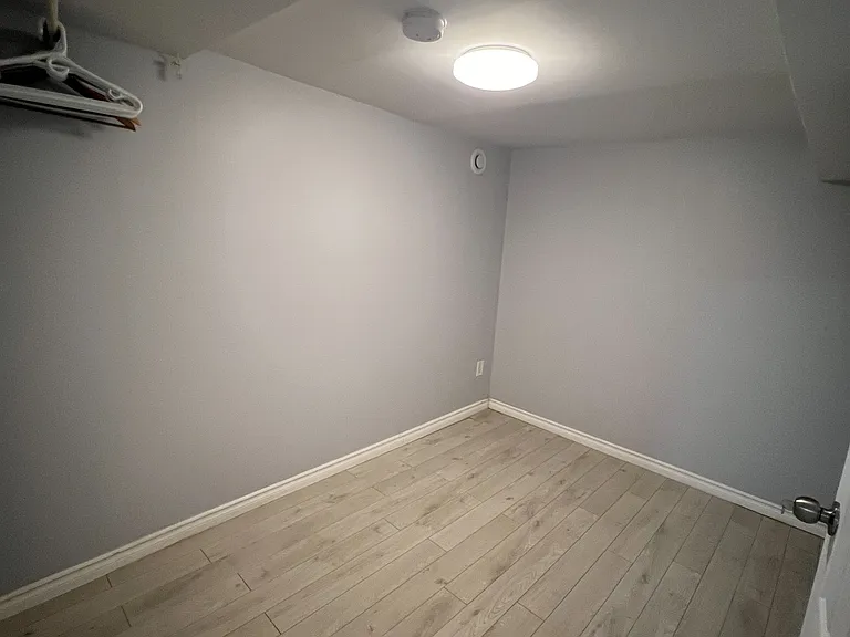 102 Barton Ave #BASEMENT — Photo 9