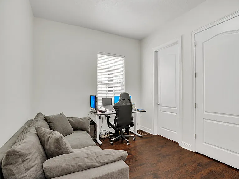 11 N Forest Ave #3 — Photo 21