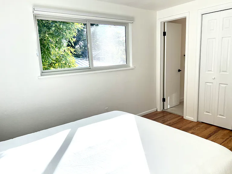 1804 Mapleton Ave — Photo 9