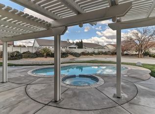 11231 Dandelion Ln, Apple Valley, CA 92308