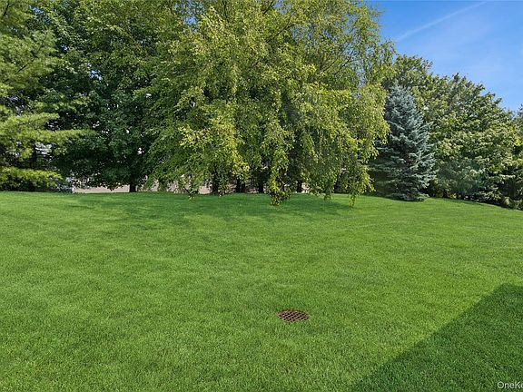 4th image of 415 Vassar Place