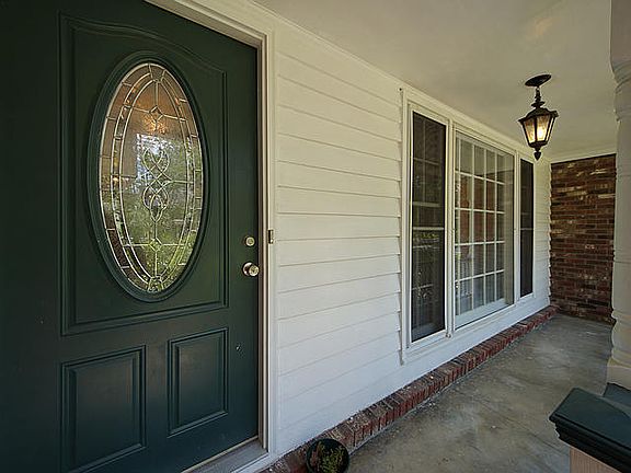 2nd image of 407 Lakeview Dr