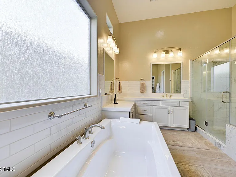 10707 N 121st Way — Photo 3