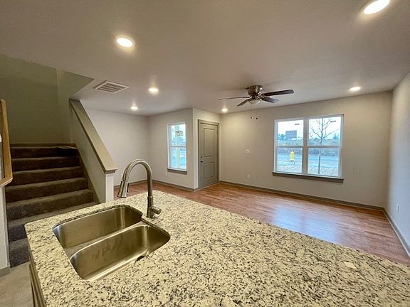 3rd image of 3410 Glen Rd #3410
