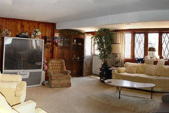 Living Rm Overlooking Lagoon