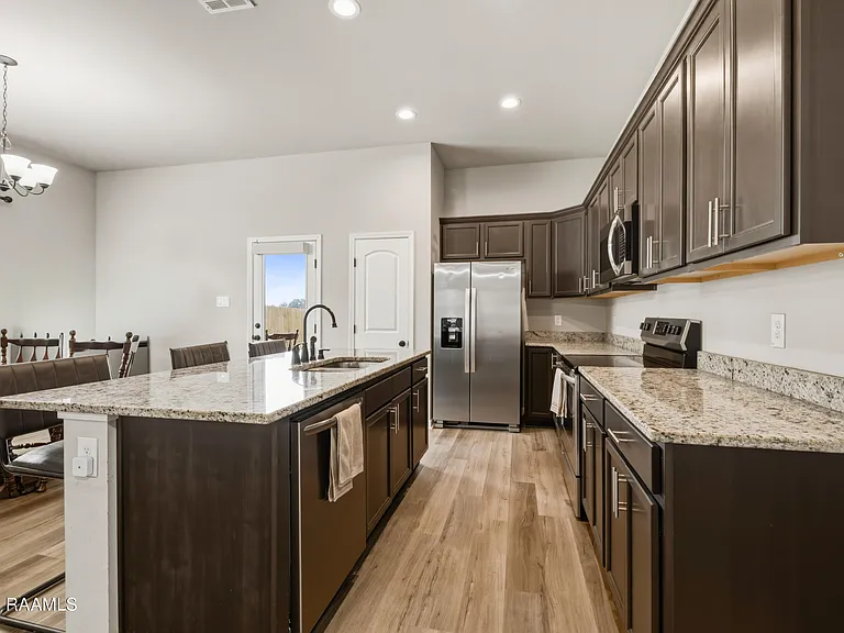121 Gentle Crescent Ln — Photo 3