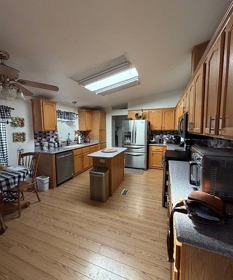 Listing photo 5