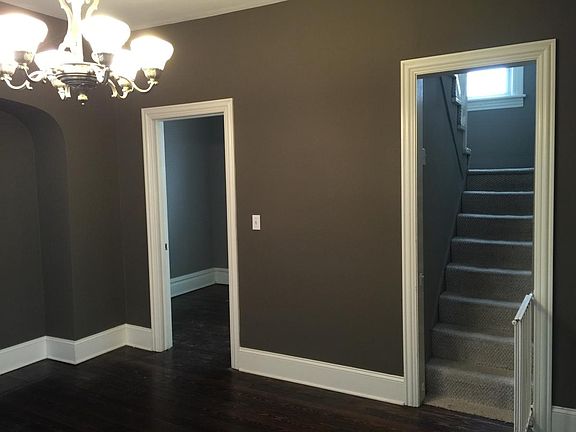 Dining Room - Looking into 1st Bedroom