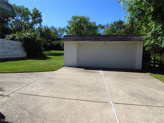 3rd image of 20732 Applegate Rd