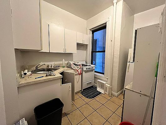 3rd image of 41 W 64th St APT 2C