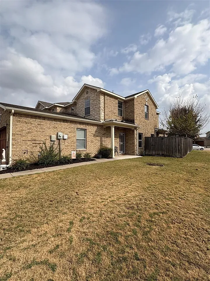 3 bed, 2.5 bath, 1806 sqft, $2,499 — Photo 3