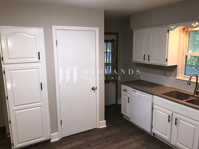 2612 S 61st Ave — Photo 6