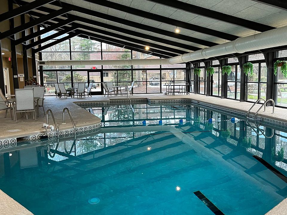 Clubhouse, indoor pool and hot tub included in rental price. This is a huge amenity year round!