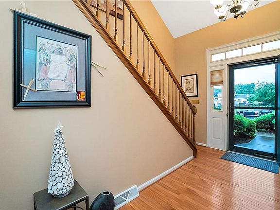 3rd image of 1306 Howard Ln