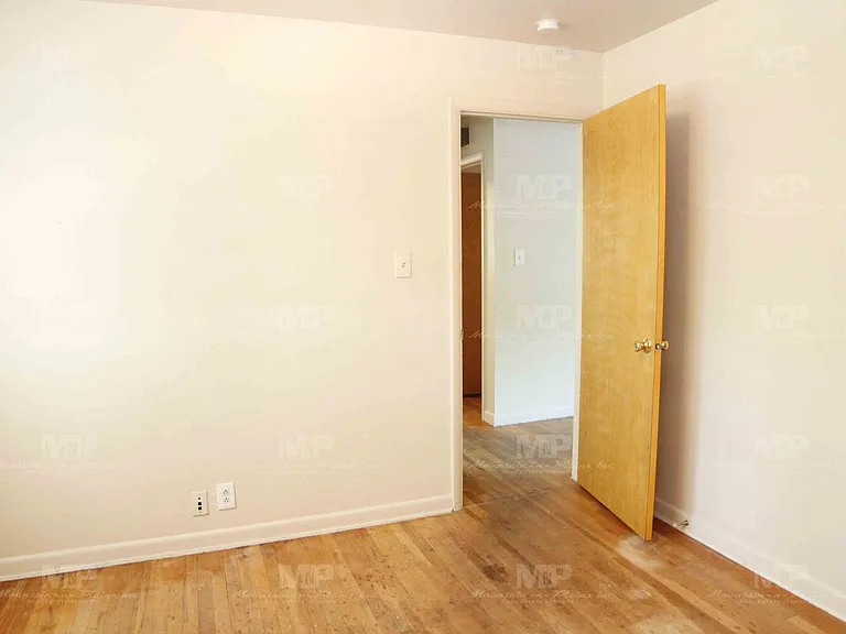 609 W Prospect Rd — Photo 9