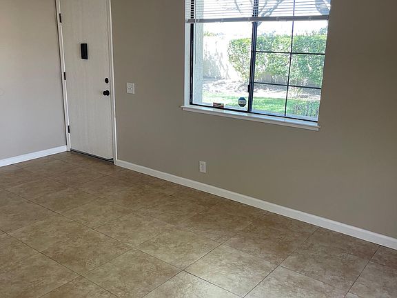 5th image of 403 Colony Crest Dr