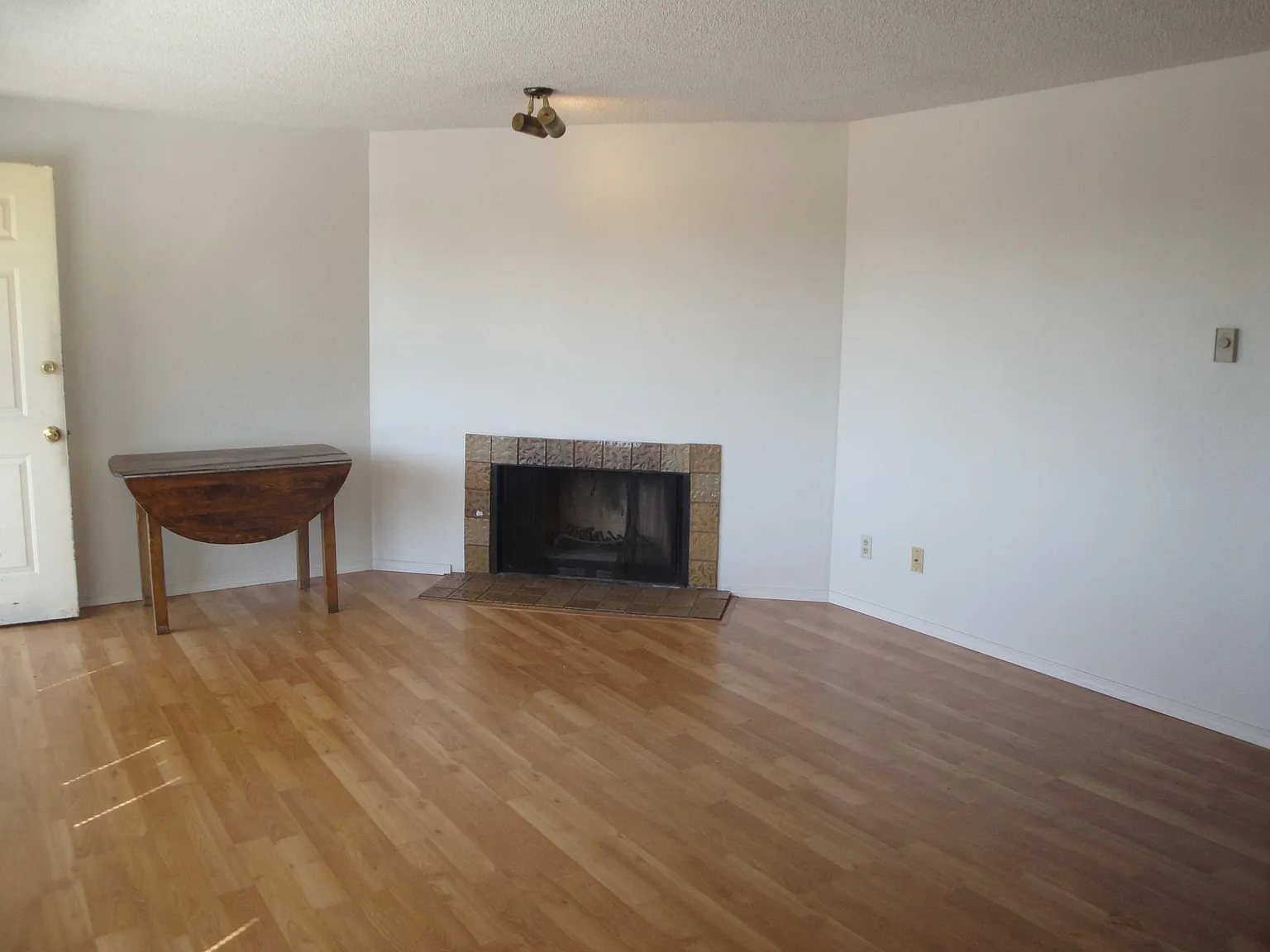 2 bed, 850 sqft, $1,595 — Photo 1
