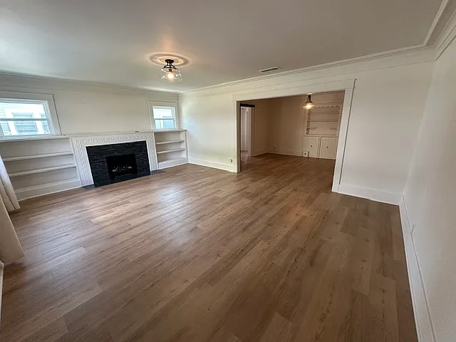 139 N Harvard Blvd — Photo 2