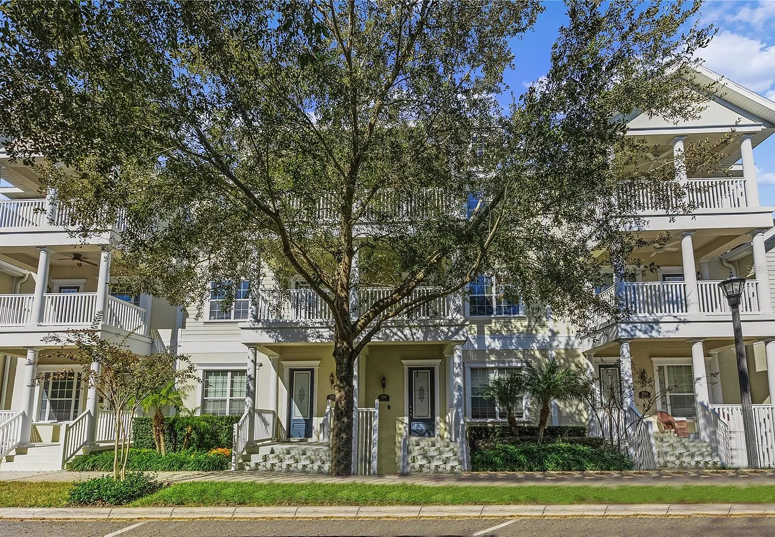 3 bed, 1888 sqft, $2,350 — Photo 2