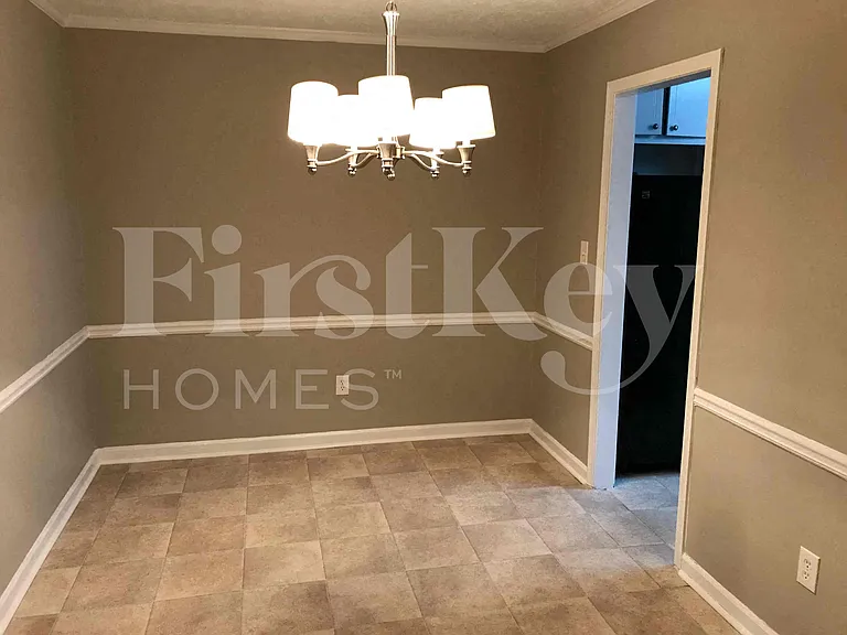 1023 Park Gate Pl — Photo 3