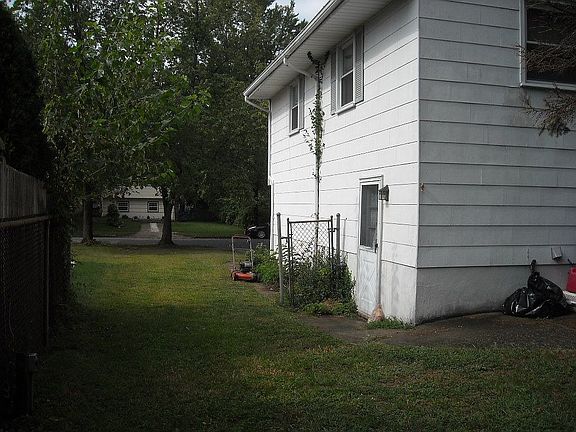 2nd image of 228 Magnolia Ln