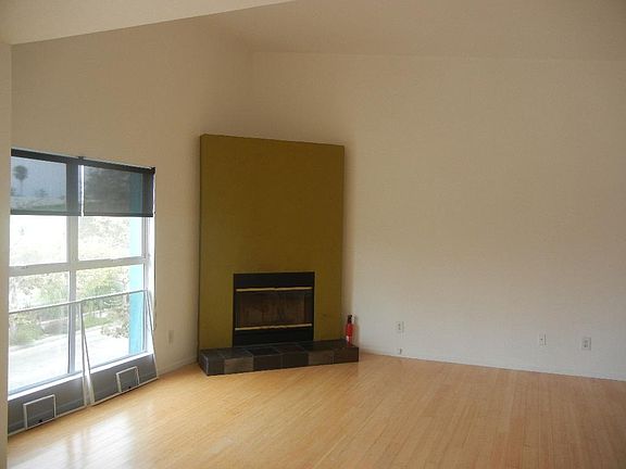 4th image of 438 S Venice Blvd APT 4