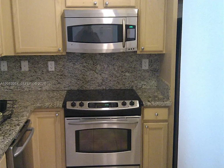 6001 SW 70th St #331 — Photo 2