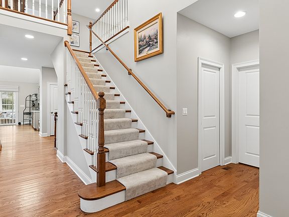 2nd image of 2737 Nicole Cir